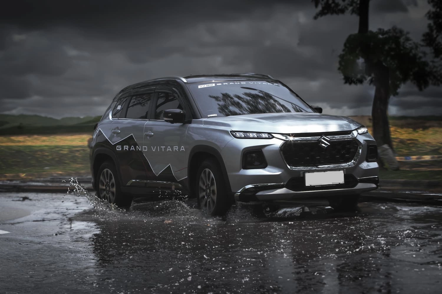 Tips Mempersiapkan Mobil Suzuki Anda Menghadapi Musim Hujan di Bondowoso